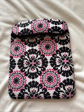 Thirty-one small tablet case